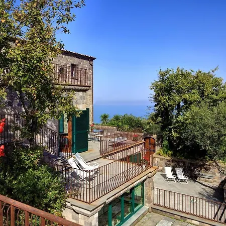 Villa Stony Volcano View SantʼAgata sui Due Golfi